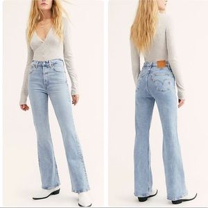 Levi’s rib cage flare Free People jeans size 25